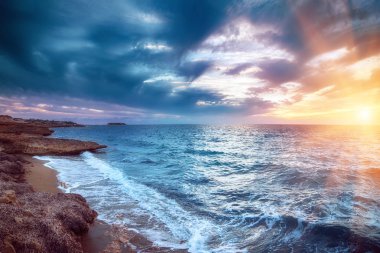 denizde gün batımı