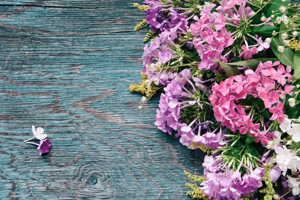 Masa üzerine yaz çiçek