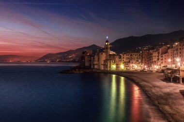 Gece Camogli şehir