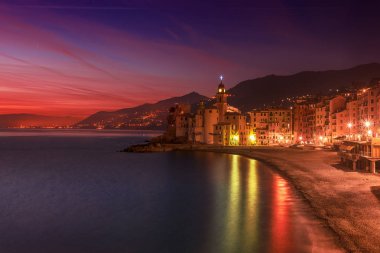 Gece Camogli şehir