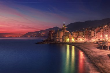Gece Camogli şehir