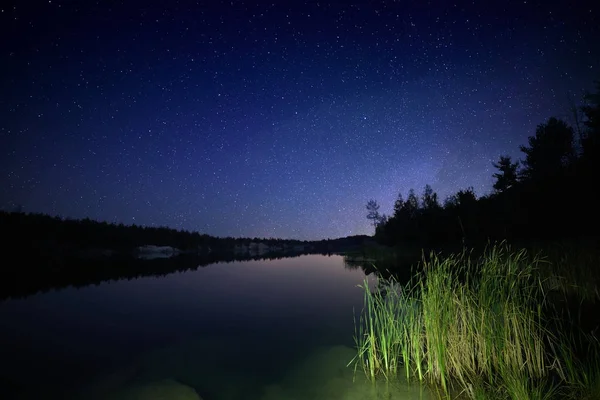 Lago por la noche — Foto de Stock