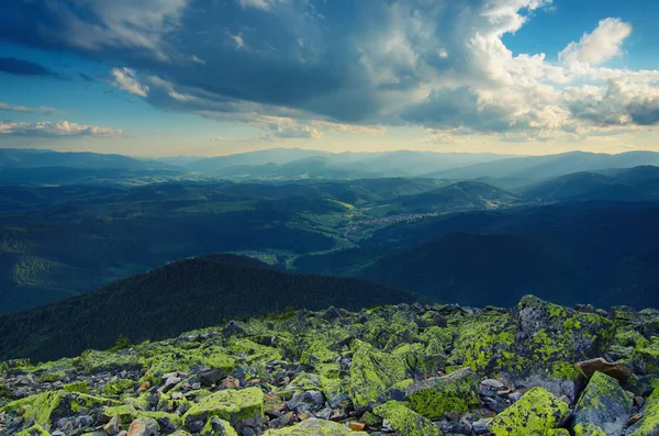 Dramatické Karpaty krajina — Stock fotografie