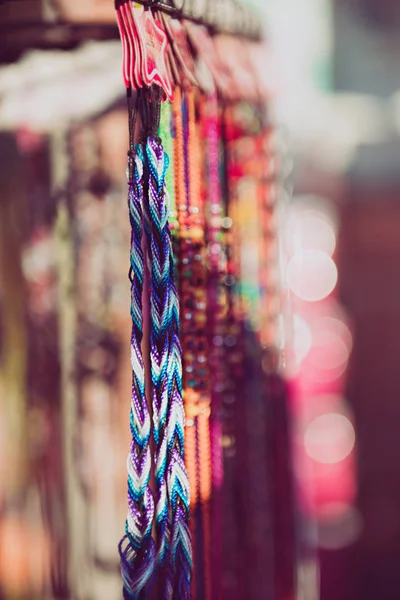 Brățări colorate împletite — Fotografie, imagine de stoc