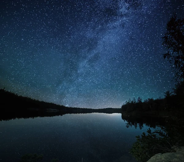 Jezero v noci — Stock fotografie