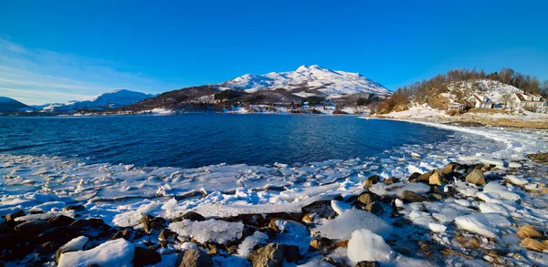 ノルウェーの冬の湖 — ストック写真