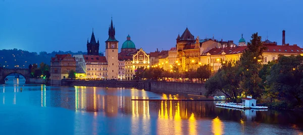 Praha v noci — Stock fotografie