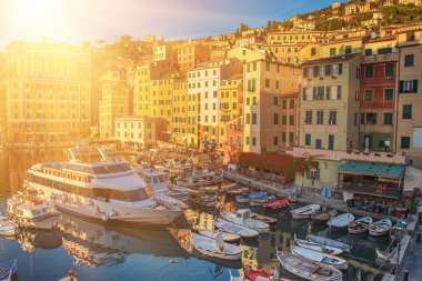 İtalya 'nın Camogli kentinde günbatımı.