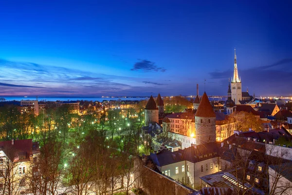Vista de Tallin por la noche — Foto de Stock