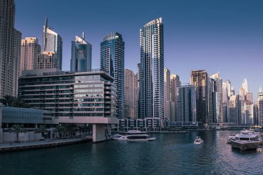Gün batımında Dubai Marina