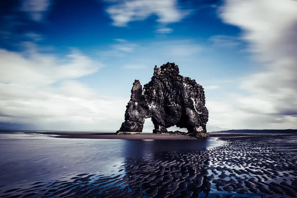 Pedra de Hvitserkur em Islândia — Fotografia de Stock