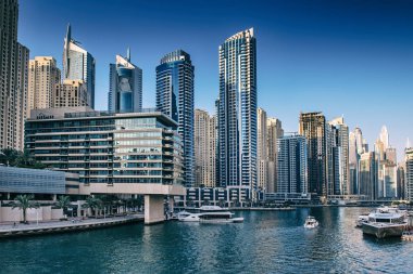 Gün batımında Dubai Marina
