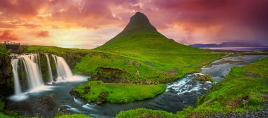 Kirkjufell dağı ve şelalesi