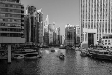 Gün batımında Dubai Marina