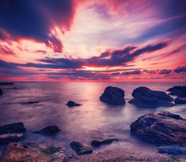 Denizde gün doğumu