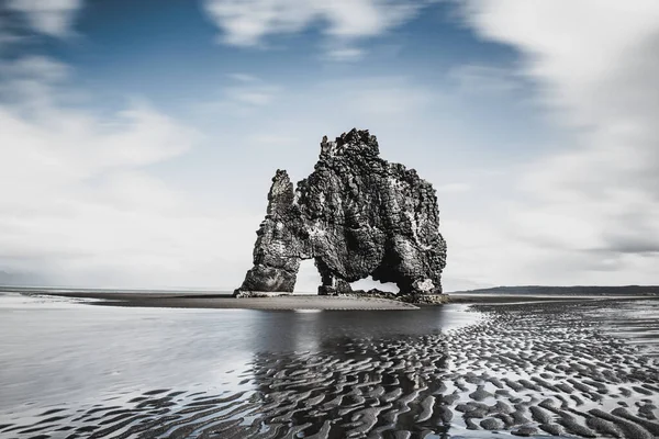 Pedra de Hvitserkur em Islândia — Fotografia de Stock