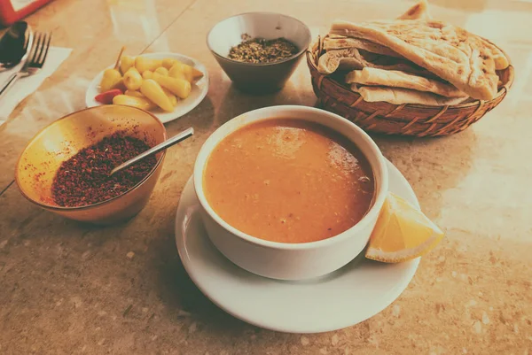 Traditionel tyrkisk suppe - Stock-foto