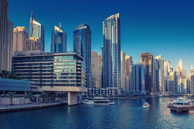 Gün batımında Dubai Marina