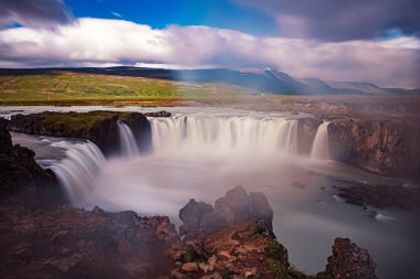 İzlanda 'da Godafoss şelalesi