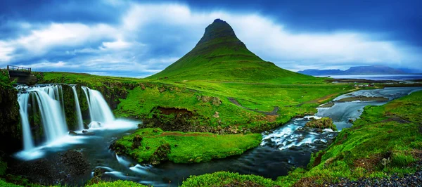 Όρος Kirkjufell και καταρράκτης — Φωτογραφία Αρχείου