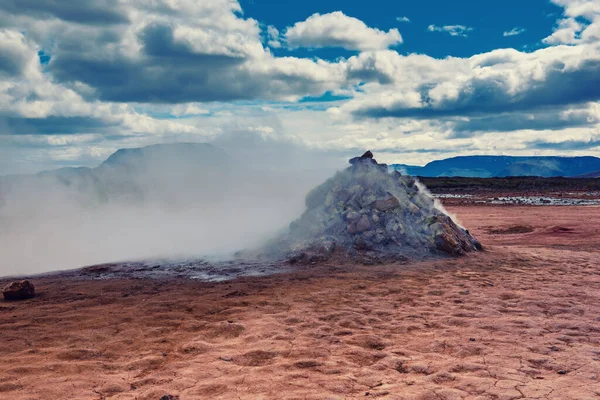 Hverir geotermikus terület, Izland. — Stock Fotó