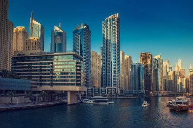 Gün batımında Dubai Marina