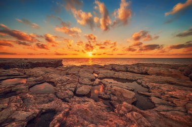 Denizde gün doğumu