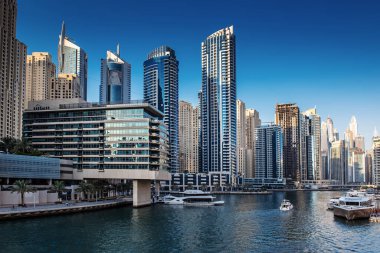 Gün batımında Dubai Marina