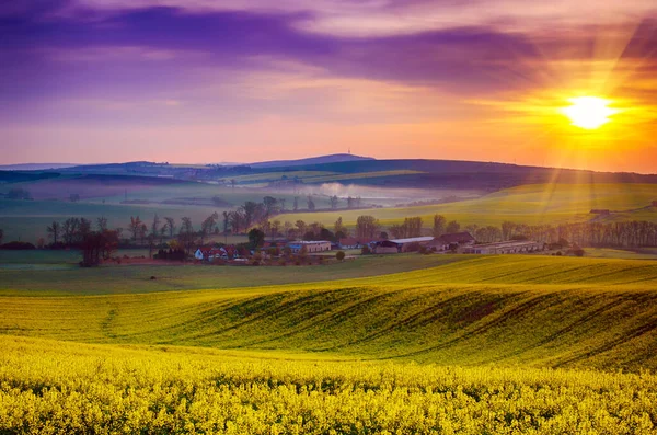 Ländliche Frühlingslandschaft — Stockfoto