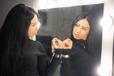 Yansımanın portresi şirin esmer