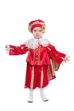 schattige kleine jongen poseren in studio