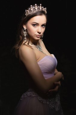 stüdyoda poz güzel esmer