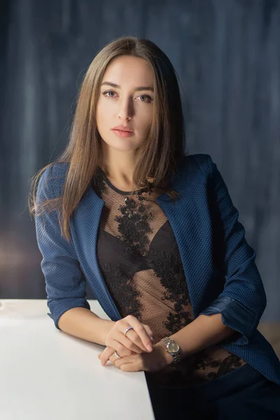 esmer genç güzel bir portresi