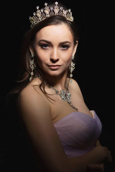 Nice brunette posing in the studio — ストック写真