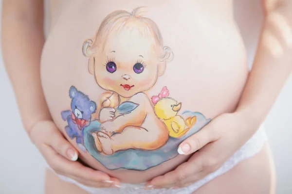 Hamile bir kadının karnında güzel bir çizim. — Stok fotoğraf