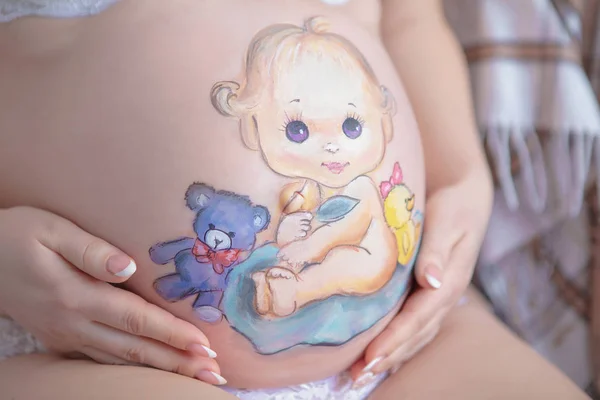 Charming drawing on the stomach of a pregnant woman — ストック写真