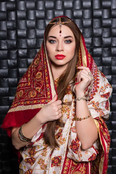 Retrato de bela mulher indiana — Fotografia de Stock