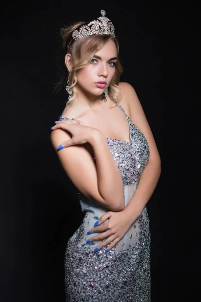 Portrait of a lovely woman posing in a studio — Stock Photo, Image