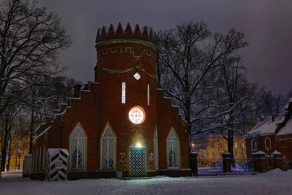 Widok na wieczór lub noc Admirality Catherine Park. Carskie Selo Puszkina, St.Petersburg, Rosja — Zdjęcie stockowe