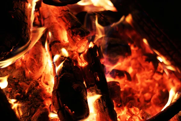 Closeup günlük yangın ısı — Stok fotoğraf