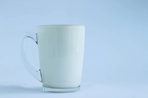 Bicchiere pieno di latte — Foto Stock