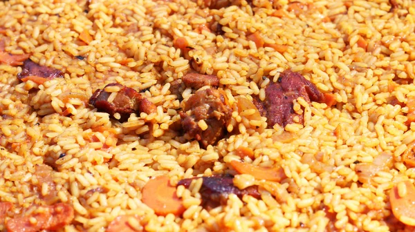 Pilaf memasak close-up — Stok Foto