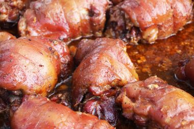 Birçok domuz bacak et cook