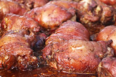 Domuz bacak et pişirme.