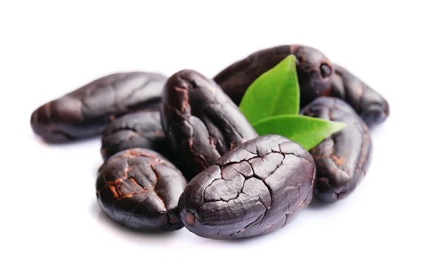 Cocoa beans with leaves — Stock Photo, Image