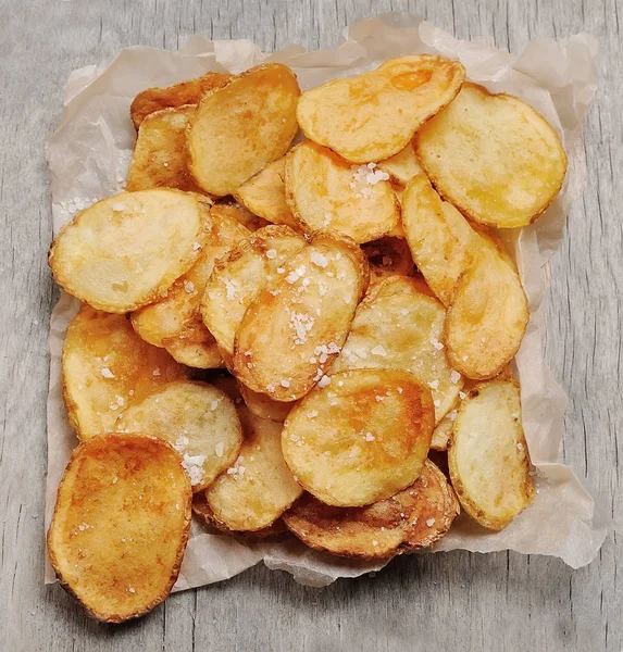 Kupie chipsów ziemniaczanych — Zdjęcie stockowe