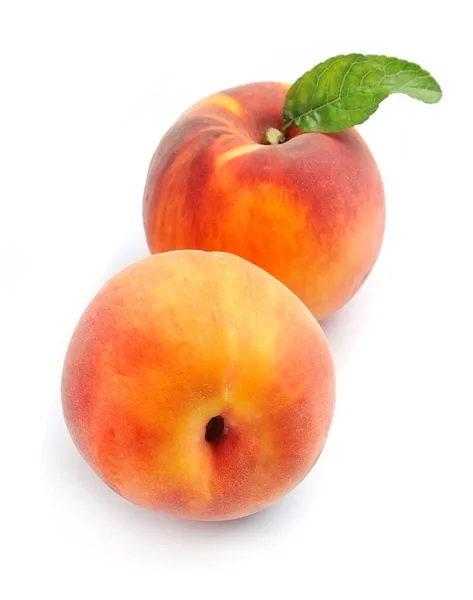 Peach with leaves. — Stock Photo, Image