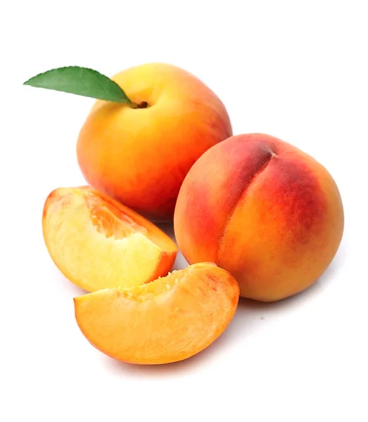 Ripe peach with leaves. — Stock Photo, Image