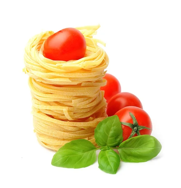 Pasta met groenten en groen geïsoleerd. — Stockfoto