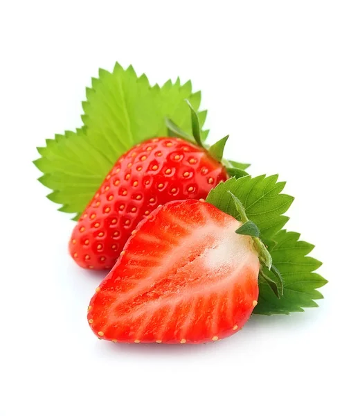 Erdbeere Mit Blättern Nahaufnahme Auf Weißem Hintergrund — Stockfoto